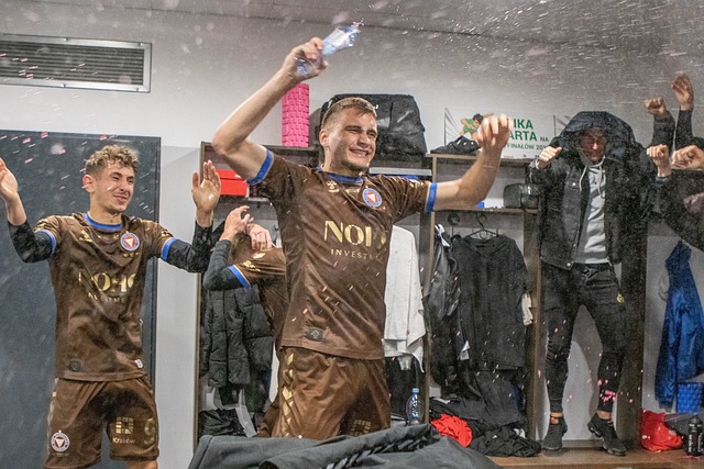 多国政府和 多国政府和